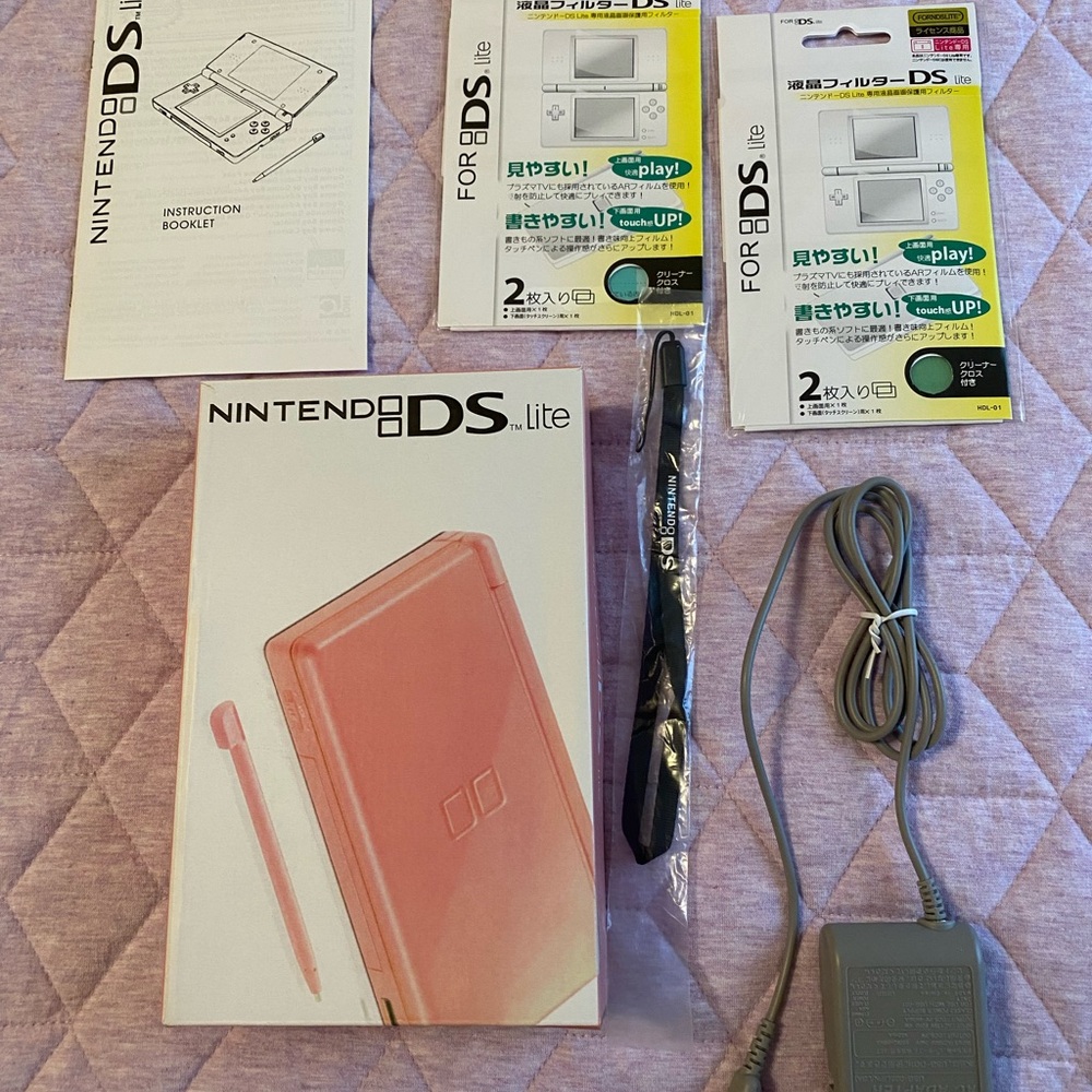 Nintendo DS Lite , light pink